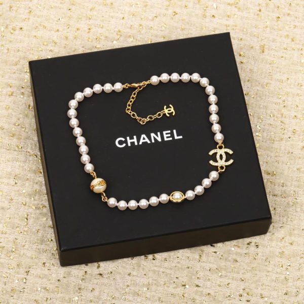 replica,repliche,fake,1:1,earrings,bracelet,ring,jewelry Girocollo con lettera a fagiolino di perle di Chanel