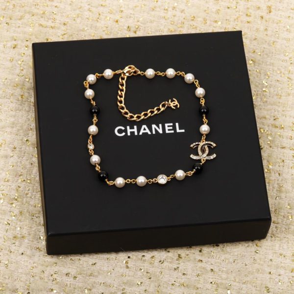 replica,repliche,fake,1:1,earrings,bracelet,ring,jewelry Collana Chanel con perle in smalto nero e strass