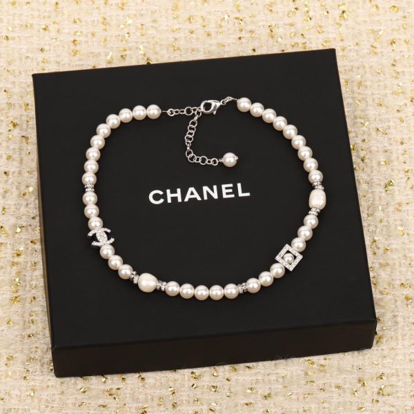 replica,repliche,fake,1:1,earrings,bracelet,ring,jewelry Collana girocollo con perle quadrate Chanel