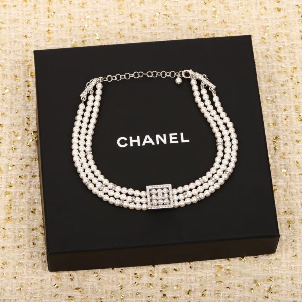 replica,repliche,fake,1:1,earrings,bracelet,ring,jewelry Collana girocollo Chanel con tre perle quadrate