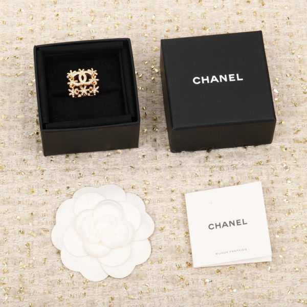 replica,repliche,fake,1:1,earrings,bracelet,ring,jewelry Anello doppia C Chanel con fiore piccolo