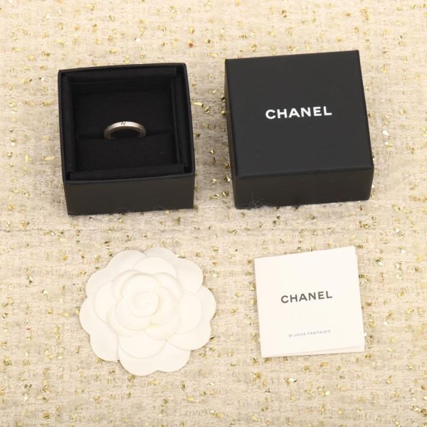 replica,repliche,fake,1:1,earrings,bracelet,ring,jewelry Anello con lettera graffiti di Chanel