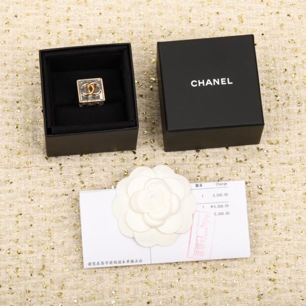 replica,repliche,fake,1:1,earrings,bracelet,ring,jewelry Anello acrilico Chanel