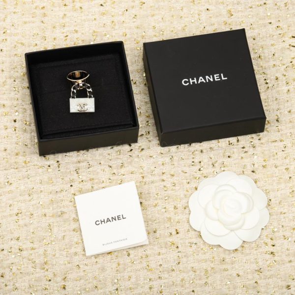 replica,repliche,fake,1:1,earrings,bracelet,ring,jewelry Anello per borsa Chanel
