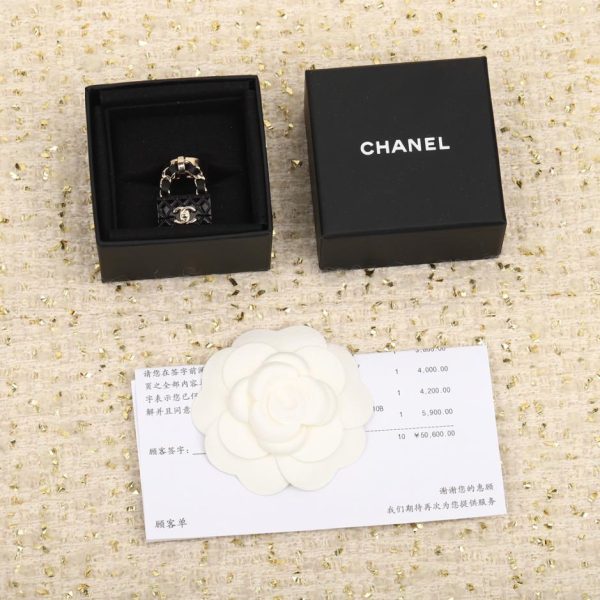replica,repliche,fake,1:1,earrings,bracelet,ring,jewelry Anello per borsa Chanel