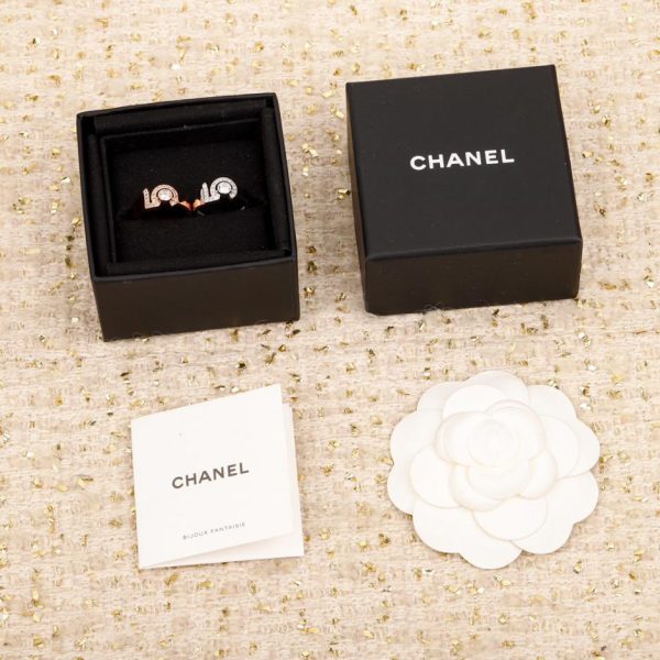 replica,repliche,fake,1:1,earrings,bracelet,ring,jewelry Anello Chanel N°5 in oro bianco