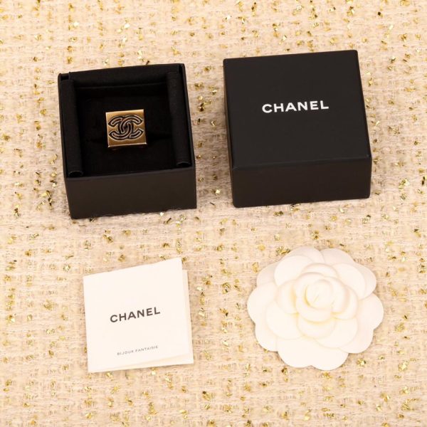 replica,repliche,fake,1:1,earrings,bracelet,ring,jewelry Anello antigoccia comico di Chanel