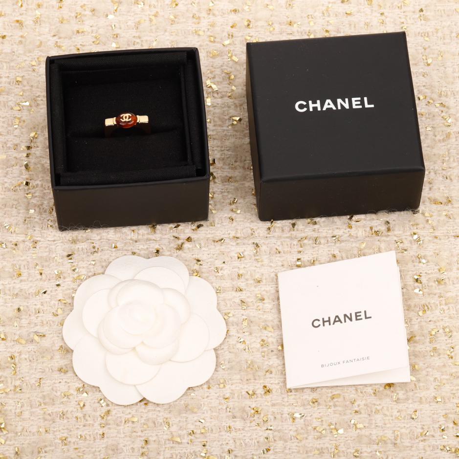replica,repliche,fake,1:1,earrings,bracelet,ring,jewelry Anello Chanel piccolo a forma di fagiolo marrone replica,repliche,fake,1:1,earrings,bracelet,ring,jewelry Anello Chanel piccolo a forma di fagiolo marrone