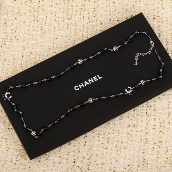 replica,repliche,fake,1:1,earrings,bracelet,ring,jewelry Catena di maglione Chanel con perline nere