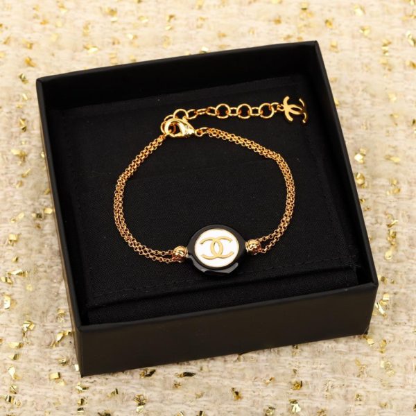 Bracciale Chanel doppia C in smalto