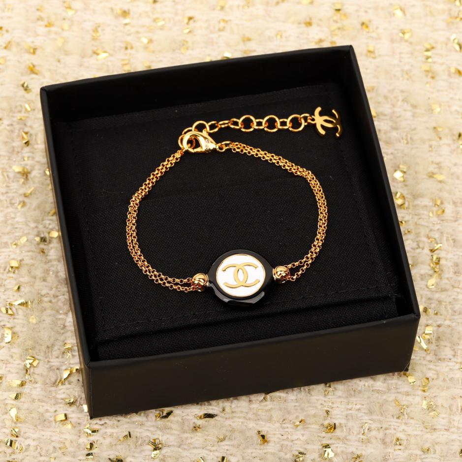 replica,repliche,fake,1:1,earrings,bracelet,ring,jewelry Bracciale Chanel doppia C in smalto replica,repliche,fake,1:1,earrings,bracelet,ring,jewelry Bracciale Chanel doppia C in smalto