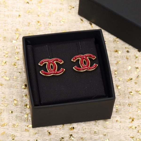 Orecchini doppia C Chanel in smalto bordeaux