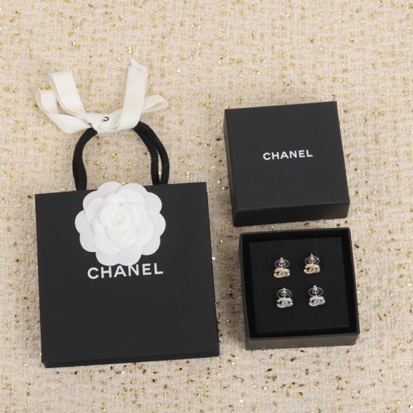 Orecchini classici Chanel piccoli con logo doppia C