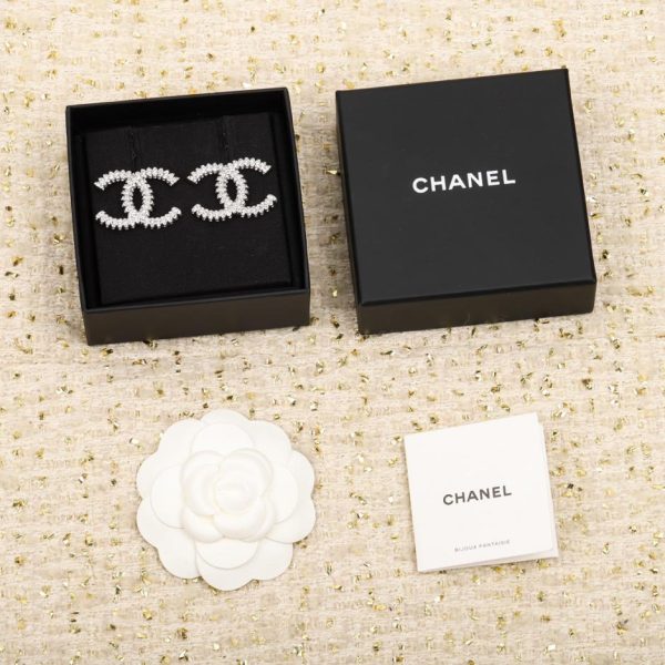 orecchini Chanel grandi con strass doppia C