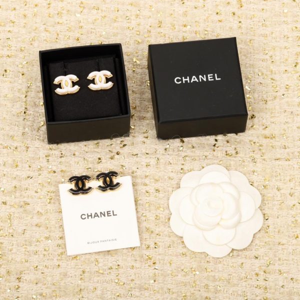 Orecchini Chanel doppia c in bianco e nero