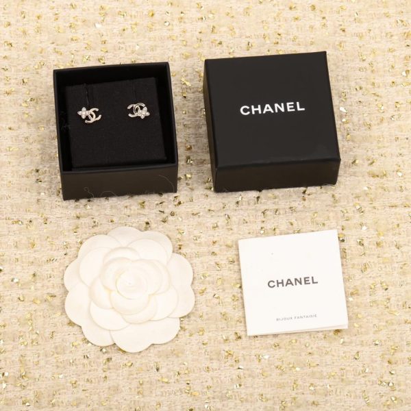 Orecchini Chanel doppia C a fiore piccolo