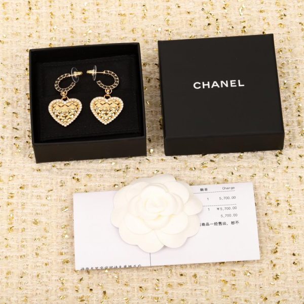 Orecchini Chanel Love a rombo con goccia di diamanti neri semicurvi