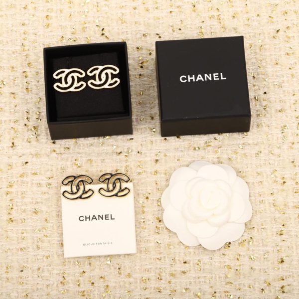 Orecchini gocciolanti di olio comico di Chanel