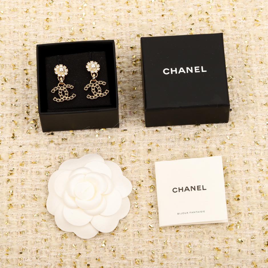 replica,repliche,fake,1:1,earrings,bracelet,ring,jewelry Orecchini Chanel Doppia C con perle e diamanti neri replica,repliche,fake,1:1,earrings,bracelet,ring,jewelry Orecchini Chanel Doppia C con perle e diamanti neri