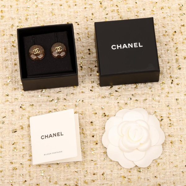 Orecchini rotondi Chanel in smalto semitrasparente