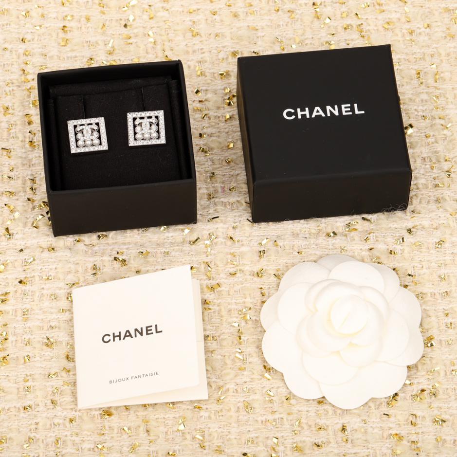 replica,repliche,fake,1:1,earrings,bracelet,ring,jewelry Orecchini Chanel con doppia C cava quadrata replica,repliche,fake,1:1,earrings,bracelet,ring,jewelry Orecchini Chanel con doppia C cava quadrata