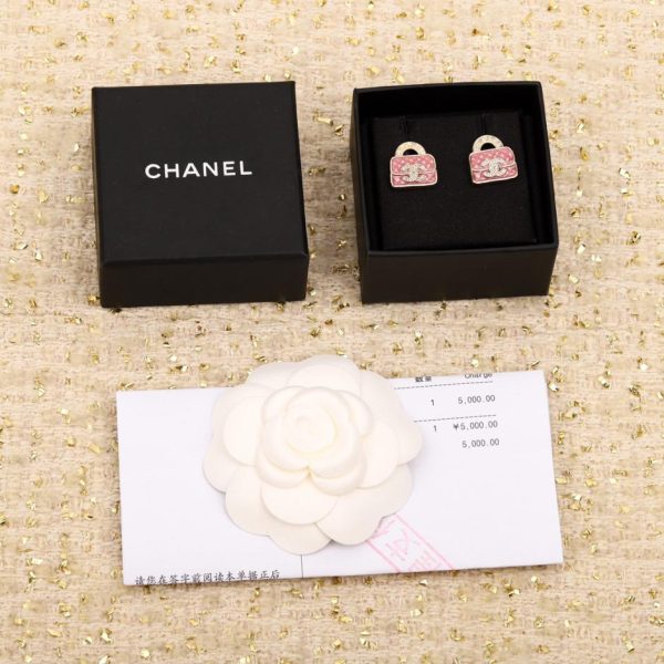 Orecchini con lettera doppia C della borsa Chanel