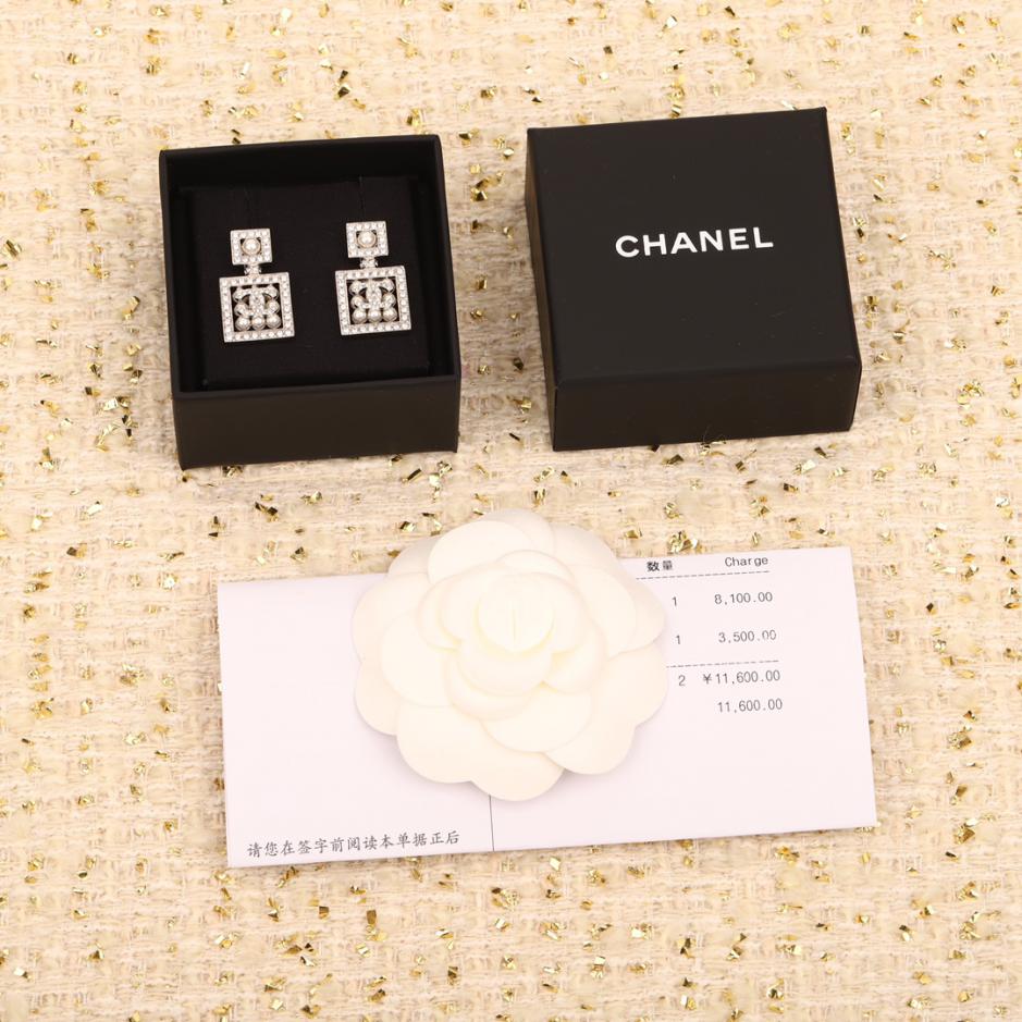 replica,repliche,fake,1:1,earrings,bracelet,ring,jewelry Orecchini Chanel con doppia C cava quadrata replica,repliche,fake,1:1,earrings,bracelet,ring,jewelry Orecchini Chanel con doppia C cava quadrata