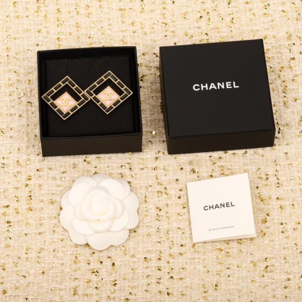 replica,repliche,fake,1:1,earrings,bracelet,ring,jewelry Orecchini Chanel con diamanti quadrati e strass rosa