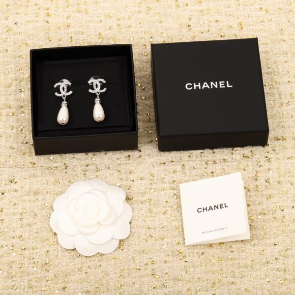 replica,repliche,fake,1:1,earrings,bracelet,ring,jewelry Orecchini di perle a goccia cucite con strass Chanel