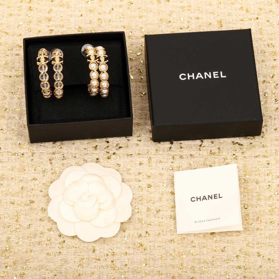 replica,repliche,fake,1:1,earrings,bracelet,ring,jewelry Orecchini con perle trasparenti Chanel doppia C perla replica,repliche,fake,1:1,earrings,bracelet,ring,jewelry Orecchini con perle trasparenti Chanel doppia C perla