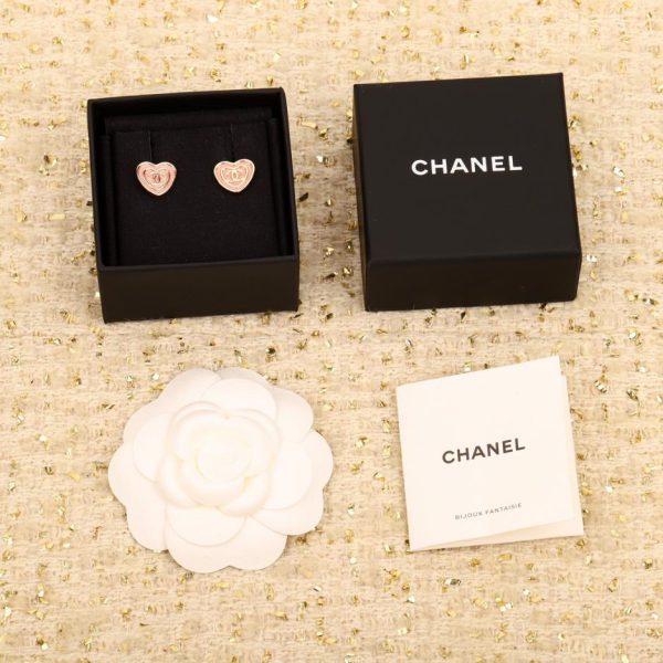 Orecchini a bottone Chanel Love in smalto doppia C