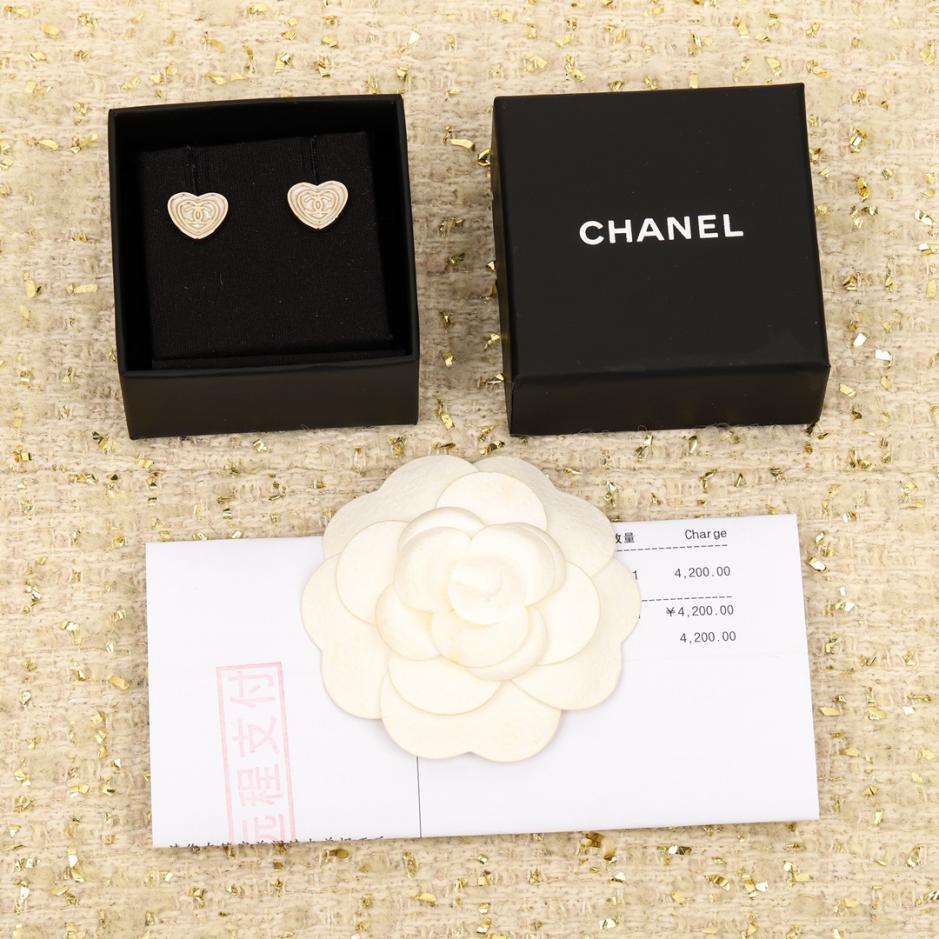 replica,repliche,fake,1:1,earrings,bracelet,ring,jewelry Orecchini a bottone Chanel Love in smalto doppia C replica,repliche,fake,1:1,earrings,bracelet,ring,jewelry Orecchini a bottone Chanel Love in smalto doppia C