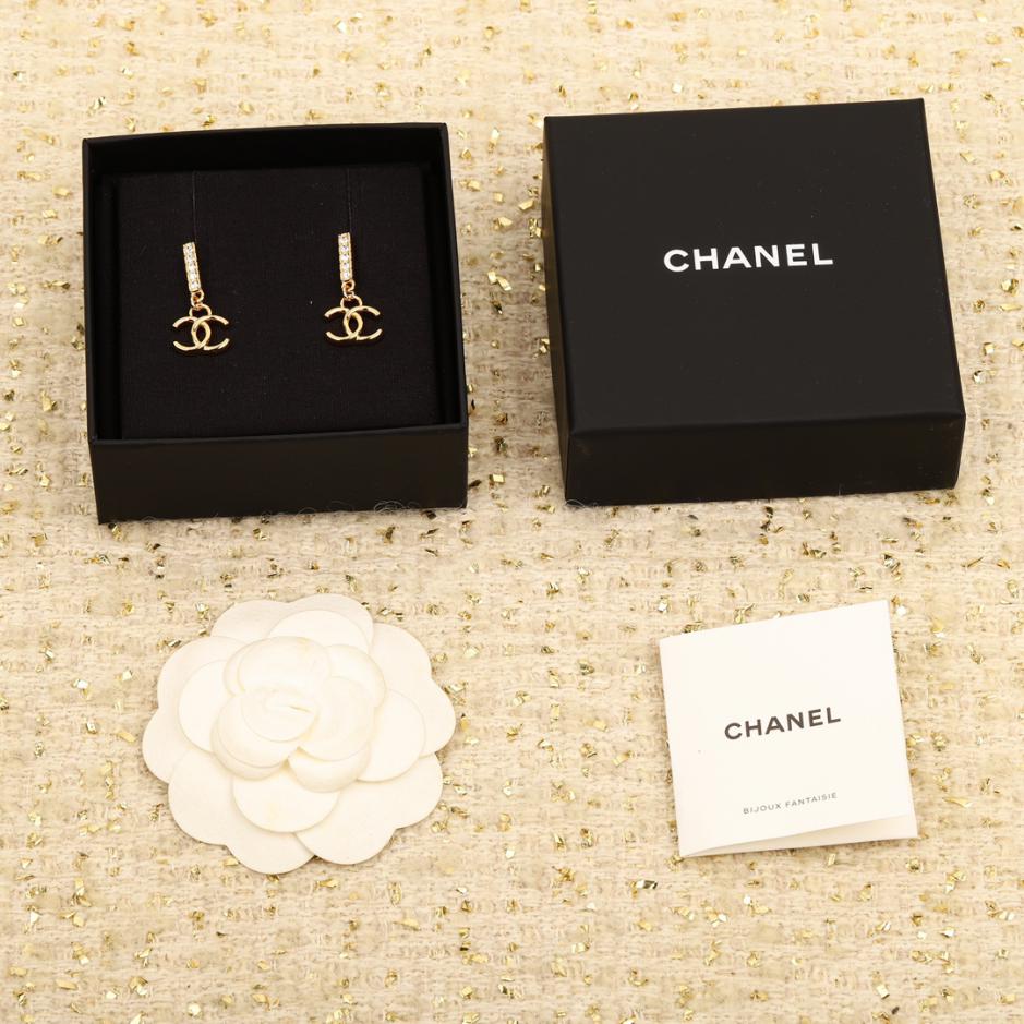 replica,repliche,fake,1:1,earrings,bracelet,ring,jewelry Orecchini doppia c verticali Chanel replica,repliche,fake,1:1,earrings,bracelet,ring,jewelry Orecchini doppia c verticali Chanel