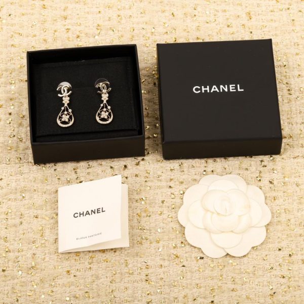 replica,repliche,fake,1:1,earrings,bracelet,ring,jewelry Orecchini doppia c piccoli fiori Chanel