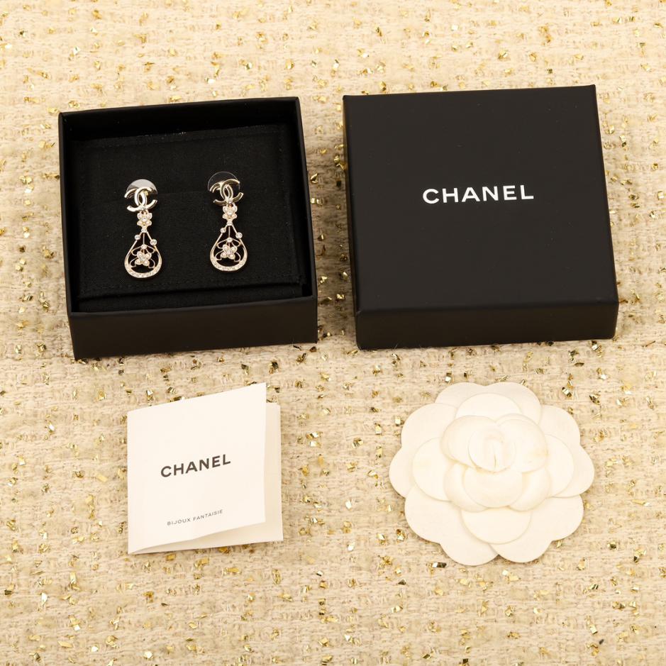 replica,repliche,fake,1:1,earrings,bracelet,ring,jewelry Orecchini doppia c piccoli fiori Chanel replica,repliche,fake,1:1,earrings,bracelet,ring,jewelry Orecchini doppia c piccoli fiori Chanel