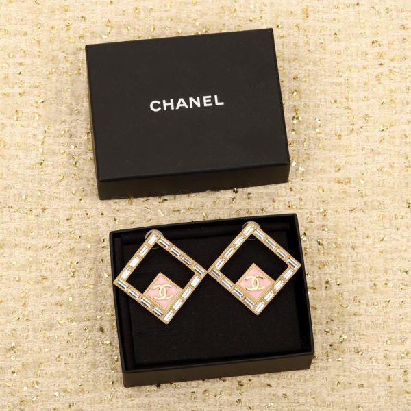 replica,repliche,fake,1:1,earrings,bracelet,ring,jewelry Orecchini Chanel con diamanti quadrati e strass rosa
