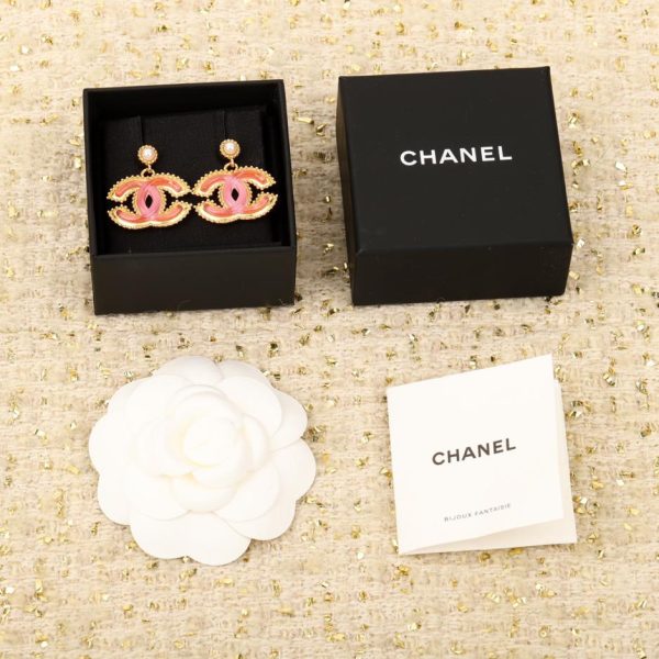 replica,repliche,fake,1:1,earrings,bracelet,ring,jewelry Orecchini Chanel con perle in resina rosa doppia c