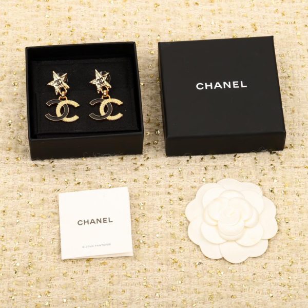 Orecchini Chanel doppia c stella a cinque punte con texture lava