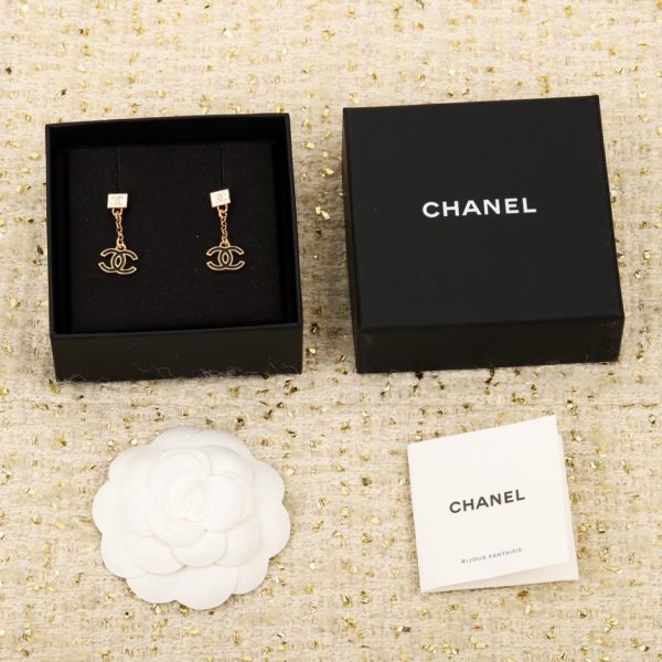 Orecchini doppia C Chanel bianchi quadrati in oro nero