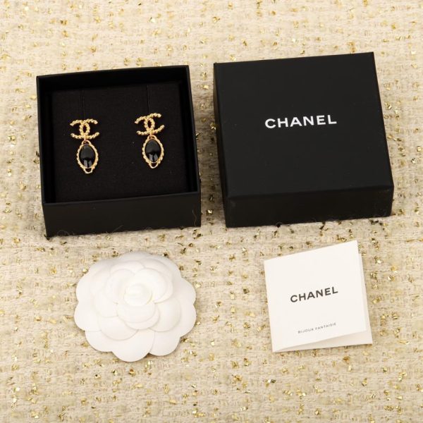 Orecchini Chanel con doppia c di diamanti intrecciati