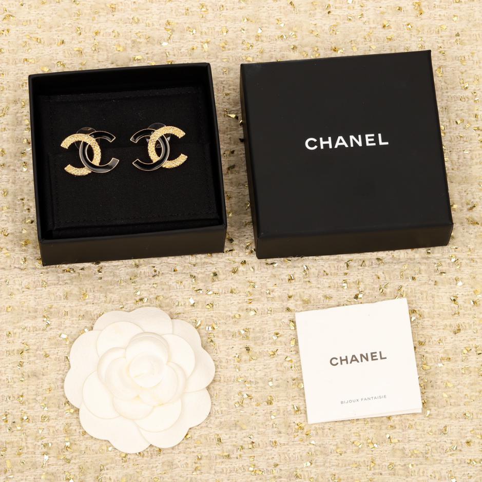 replica,repliche,fake,1:1,earrings,bracelet,ring,jewelry Orecchini cammeo in oro e smalto nero Chanel replica,repliche,fake,1:1,earrings,bracelet,ring,jewelry Orecchini cammeo in oro e smalto nero Chanel