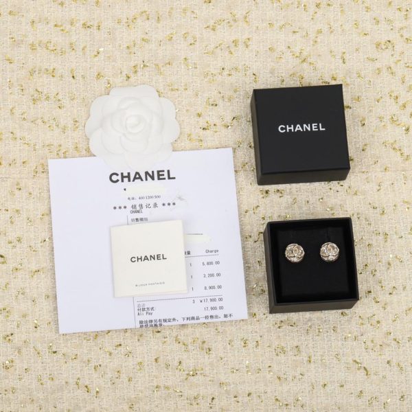 Orecchini Chanel doppia C con diamanti rotondi!