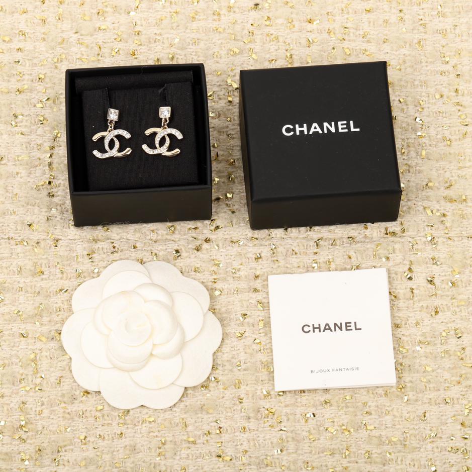 replica,repliche,fake,1:1,earrings,bracelet,ring,jewelry Orecchini Chanel con ciondolo quadrato con strass doppia C e mezzo diamante replica,repliche,fake,1:1,earrings,bracelet,ring,jewelry Orecchini Chanel con ciondolo quadrato con strass doppia C e mezzo diamante
