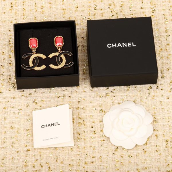 replica,repliche,fake,1:1,earrings,bracelet,ring,jewelry Orecchini Chanel in rilievo in oro smaltato nero