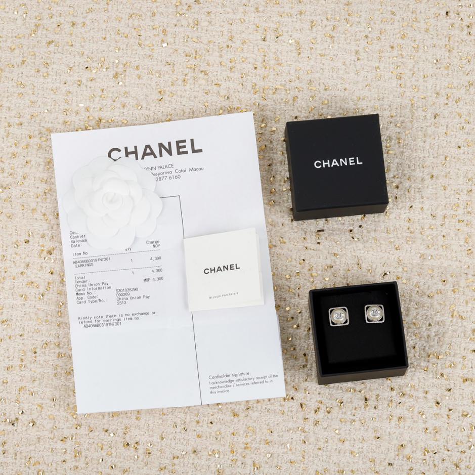 replica,repliche,fake,1:1,earrings,bracelet,ring,jewelry Orecchini a bottone con perle Chanel replica,repliche,fake,1:1,earrings,bracelet,ring,jewelry Orecchini a bottone con perle Chanel