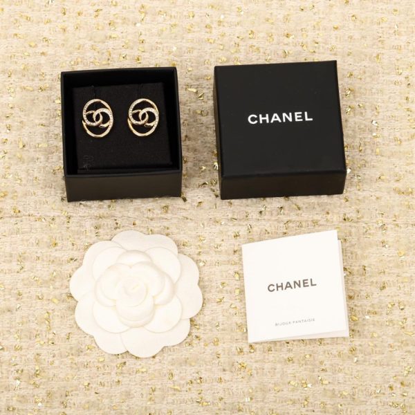 replica,repliche,fake,1:1,earrings,bracelet,ring,jewelry Orecchini Chanel ovali intrecciati con doppia C e mezzo diamante