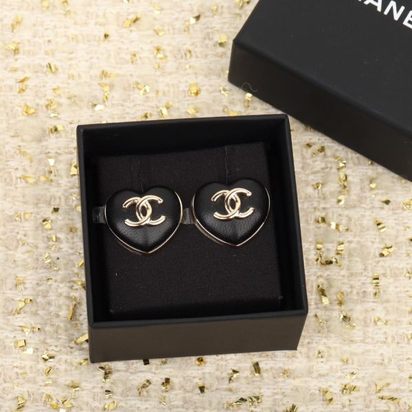 replica,repliche,fake,1:1,earrings,bracelet,ring,jewelry Orecchini Chanel piccoli in pelle di pecora Love
