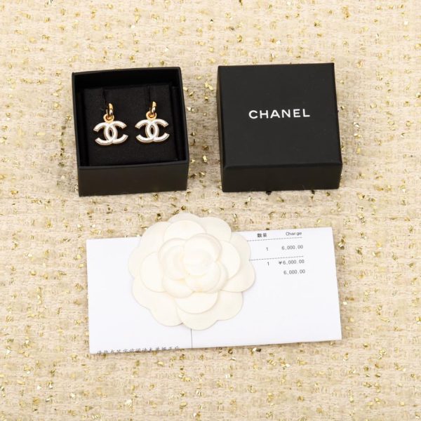 replica,repliche,fake,1:1,earrings,bracelet,ring,jewelry Orecchini Chanel doppia c bianchi e neri rossi