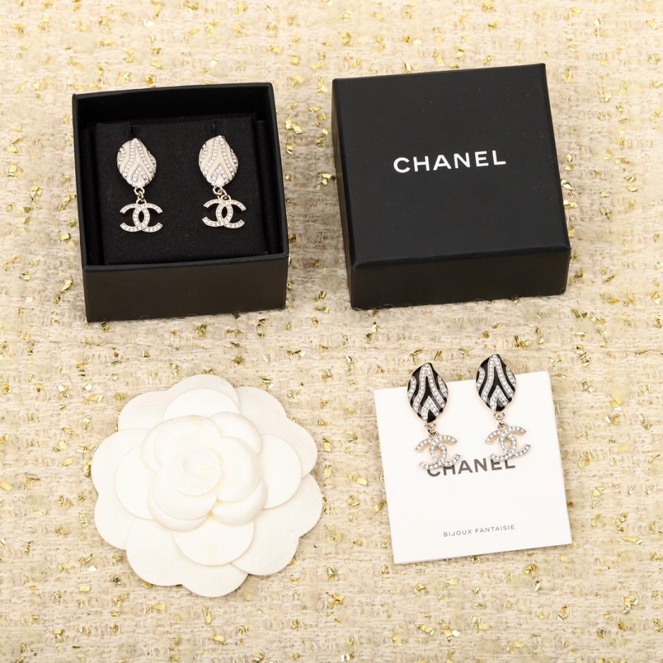 replica,repliche,fake,1:1,earrings,bracelet,ring,jewelry Orecchini Chanel doppia C stella a cinque punte replica,repliche,fake,1:1,earrings,bracelet,ring,jewelry Orecchini Chanel doppia C stella a cinque punte