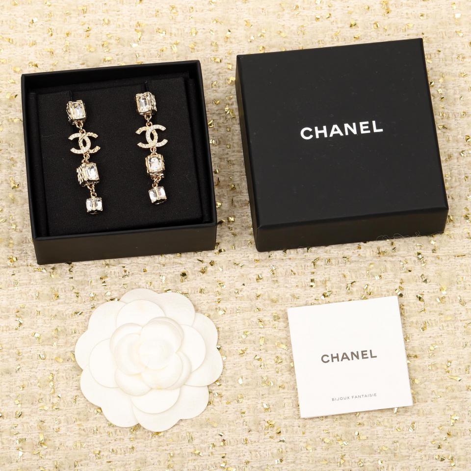 replica,repliche,fake,1:1,earrings,bracelet,ring,jewelry Orecchini Chanel doppia c con diamanti replica,repliche,fake,1:1,earrings,bracelet,ring,jewelry Orecchini Chanel doppia c con diamanti